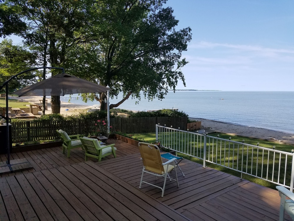Lakefront House with private beach on lake Huron in Port Austin Best