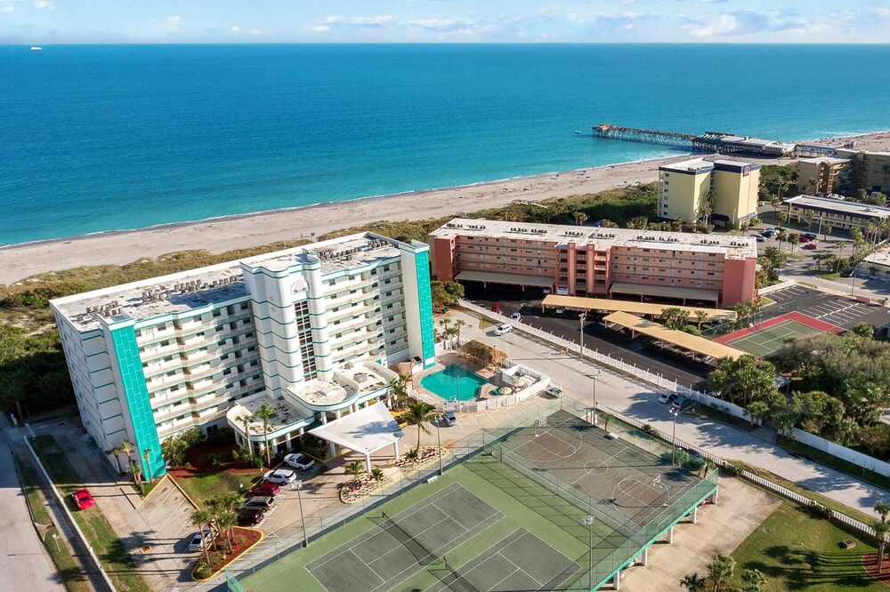 Ocean Front Condo Excellent Location Next to Pier! Family Friendly