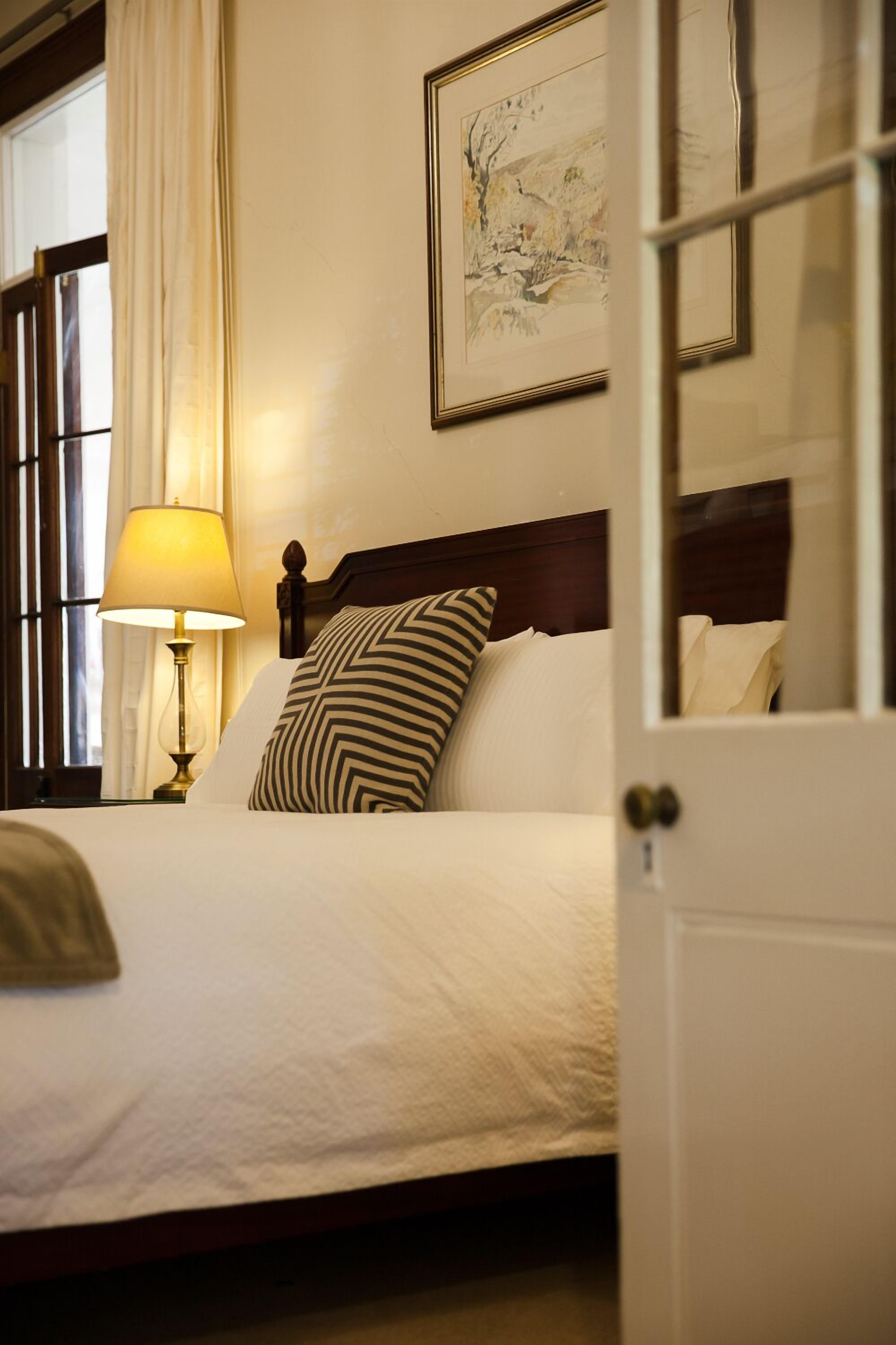 CAWARRA ON THE PARK - HISTORIC ELEGANT HOME GROUP ACCOMMODATION, HEART OF MUDGEE