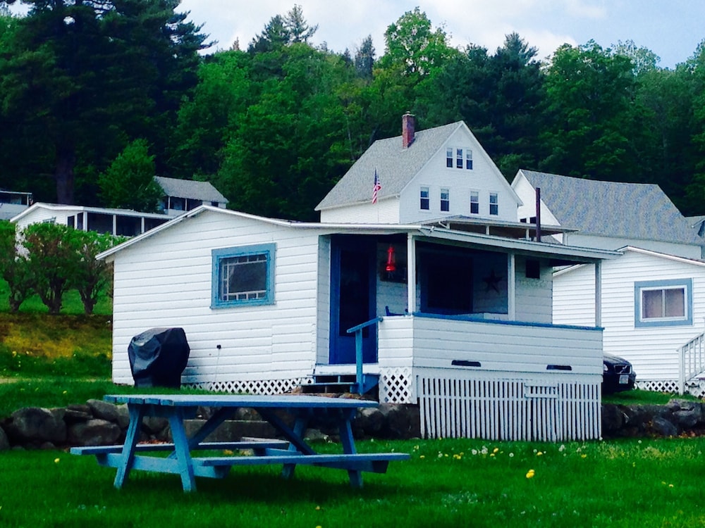 Charming Bungalo Village Cottage on Newfound Lake Deals & Reviews