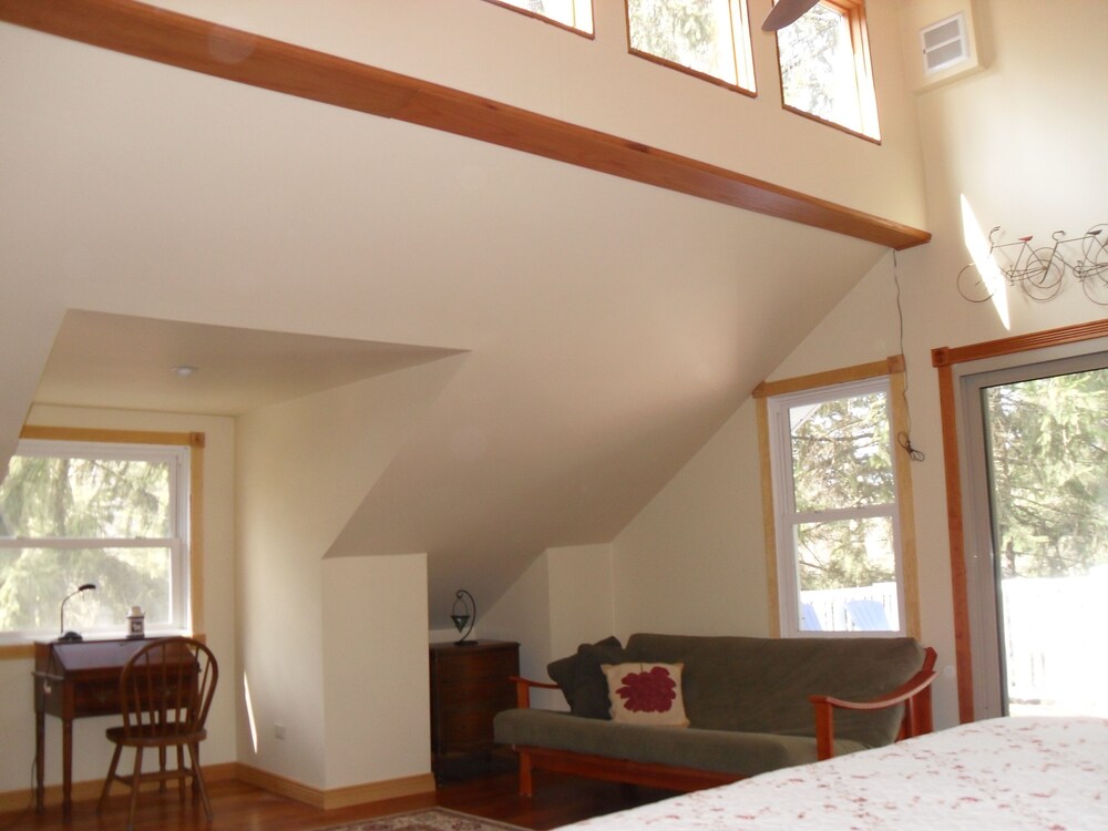 SUMMER SALE NOW! Delightful Home, Adjacent to Warren Dunes, 2 Porches