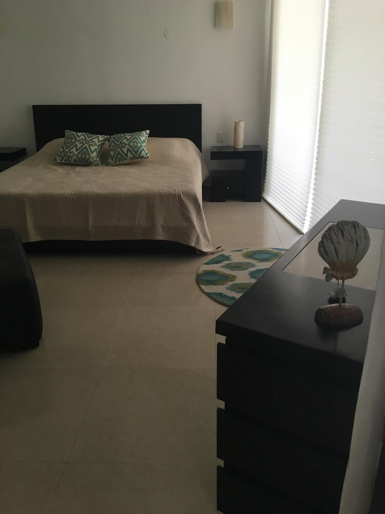 Ground floor condo at Palma Real on the beach!