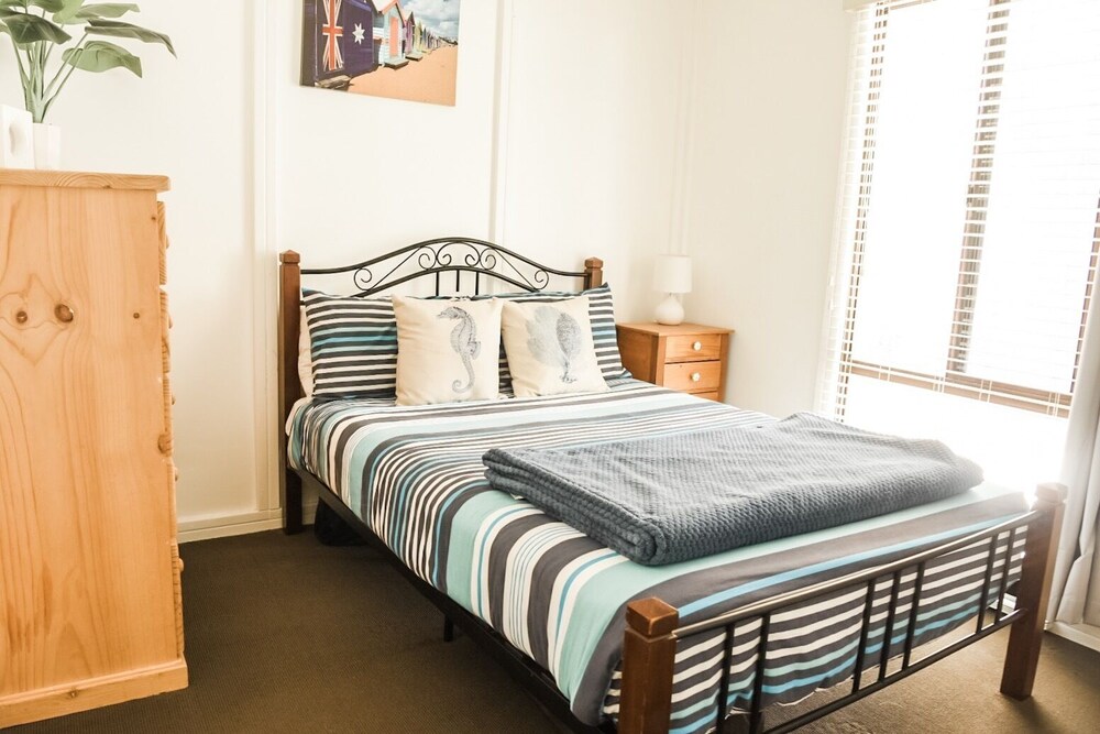 Bluewater Cottage town and beach at your door Busselton Stayz