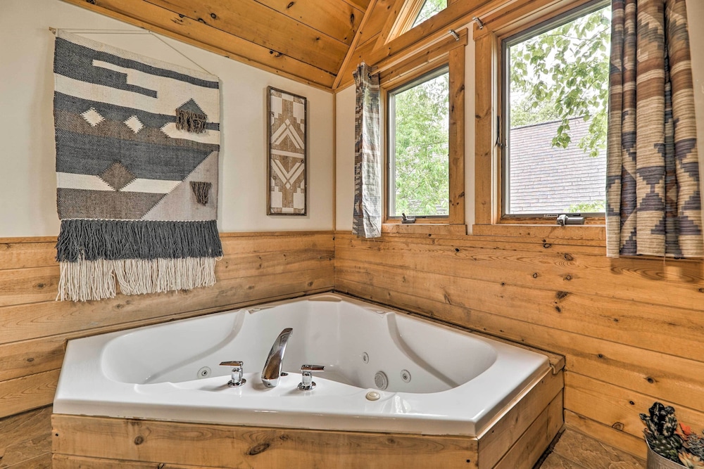 Cozy Retreat w/ Porch & Double JJ Resort Access!, Rothbury, MI Vacation