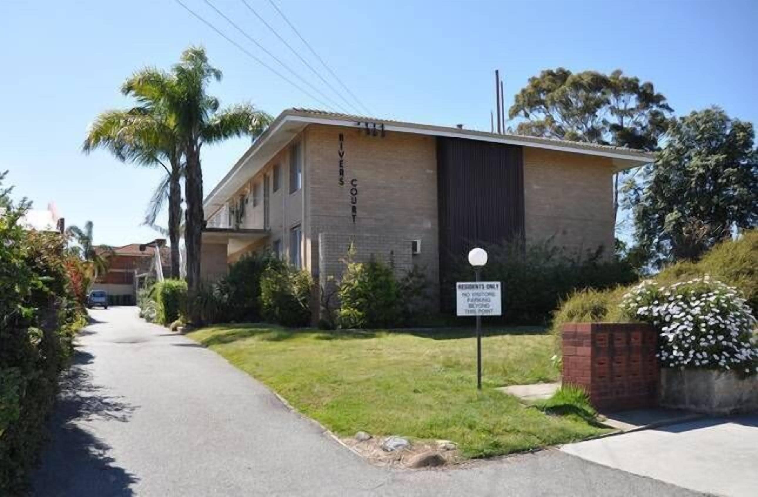 Rivers Court - small complex and close to city - min of 3 night stay generally