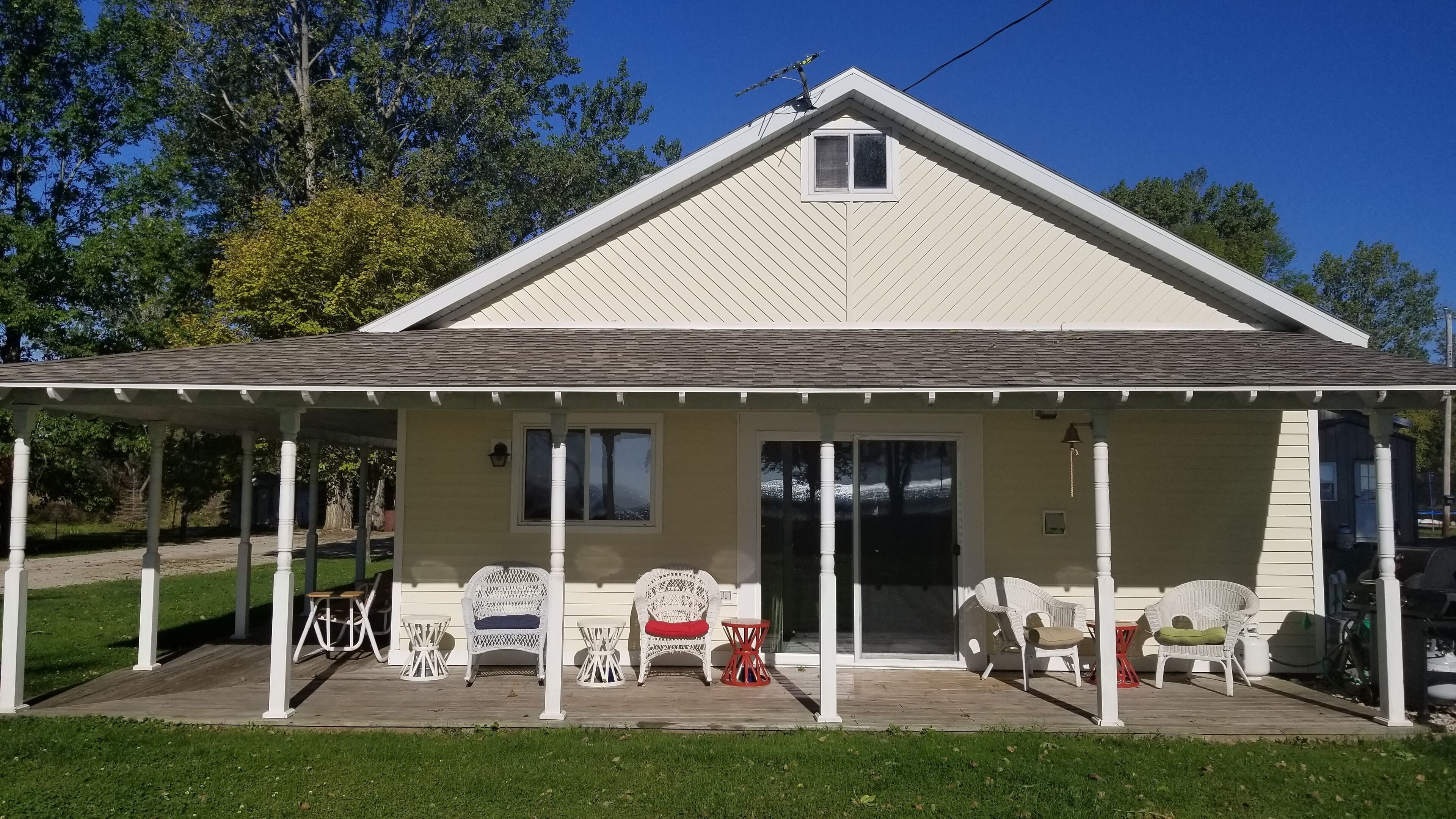 Family Friendly, 2bedroom, Waterfront, 39min North of Green Bay & Lambeau Field in Marinette, United States