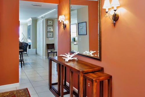 En Soleil Luxe Gulf Front with Panoramic Views of Powder White Sands in Panama City, United States