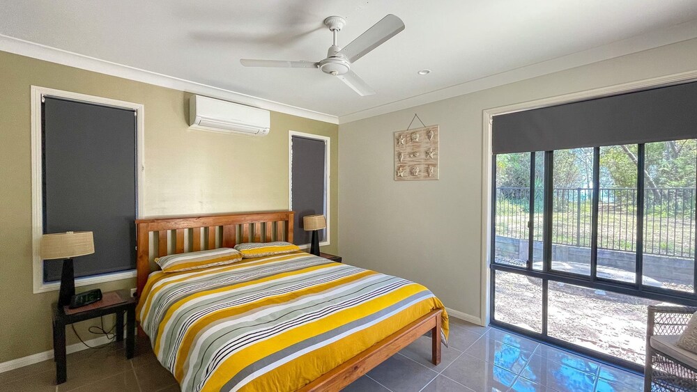 Wags On The Beach Toogoom Beachfront 4BRAircon Pets OK Toogoom