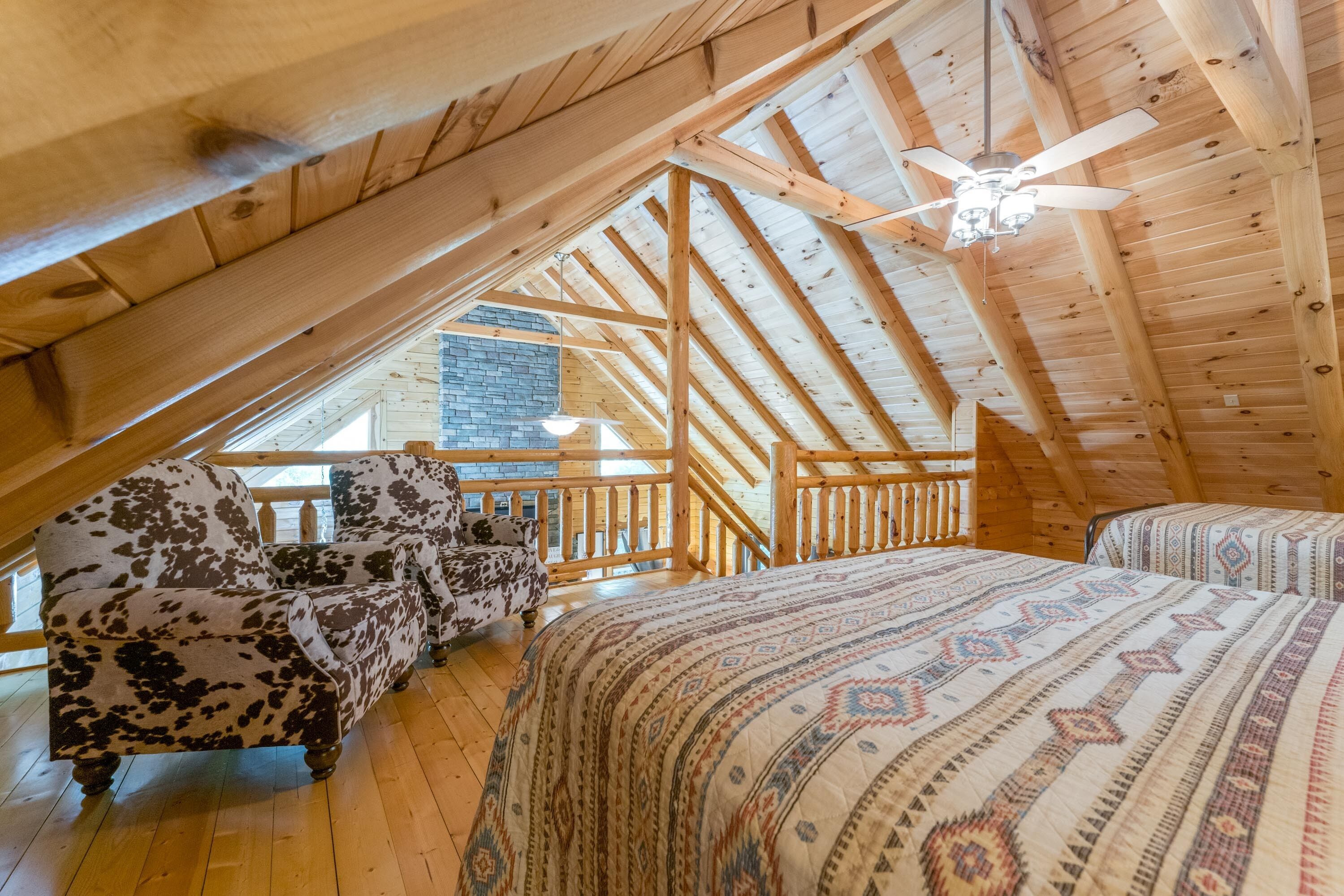Luxurious Pet Friendly Cabin With Fenced Yard Close Proximity To Hiking And Activities In Logan Oh Expedia