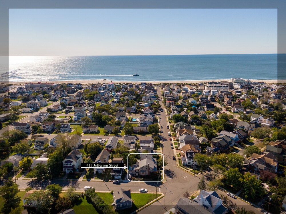  Beautiful newly renovated home - Great location close to beach and town center