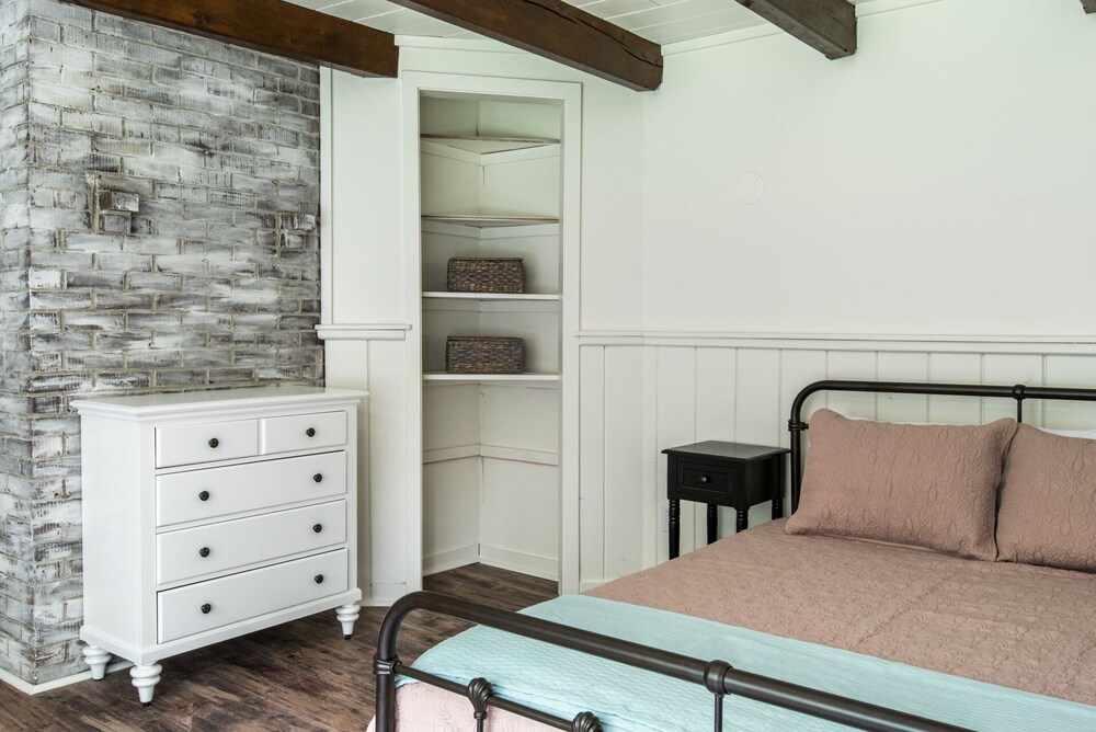 Kennebunkport Summer Rental walk to Dock Square! PET Friendly