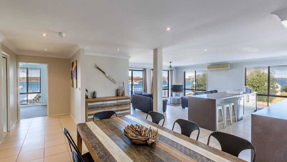 Iluka Wake up to a water paradise Rooms, Reviews & Deals (Shoalhaven