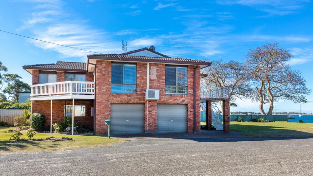 Iluka Wake up to a water paradise Rooms, Reviews & Deals (Shoalhaven