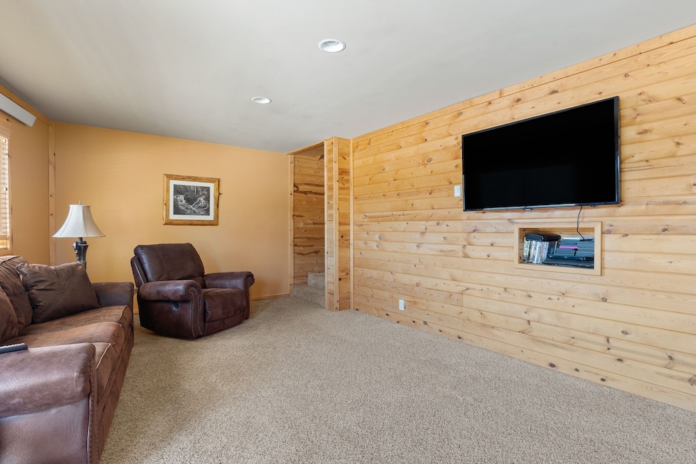 Beautiful Cabin near Deadwood and Sturgis Benchmark Vrbo