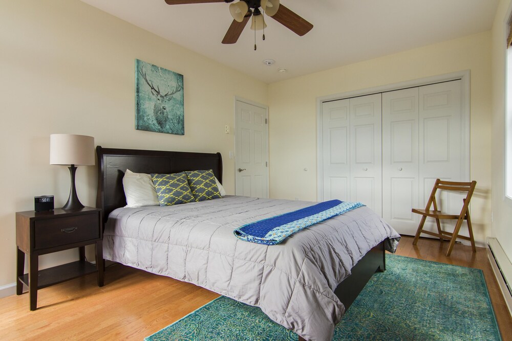 One Of A Kind! Luxury Peninsula Lakefront House In Emerald Lakes, PA