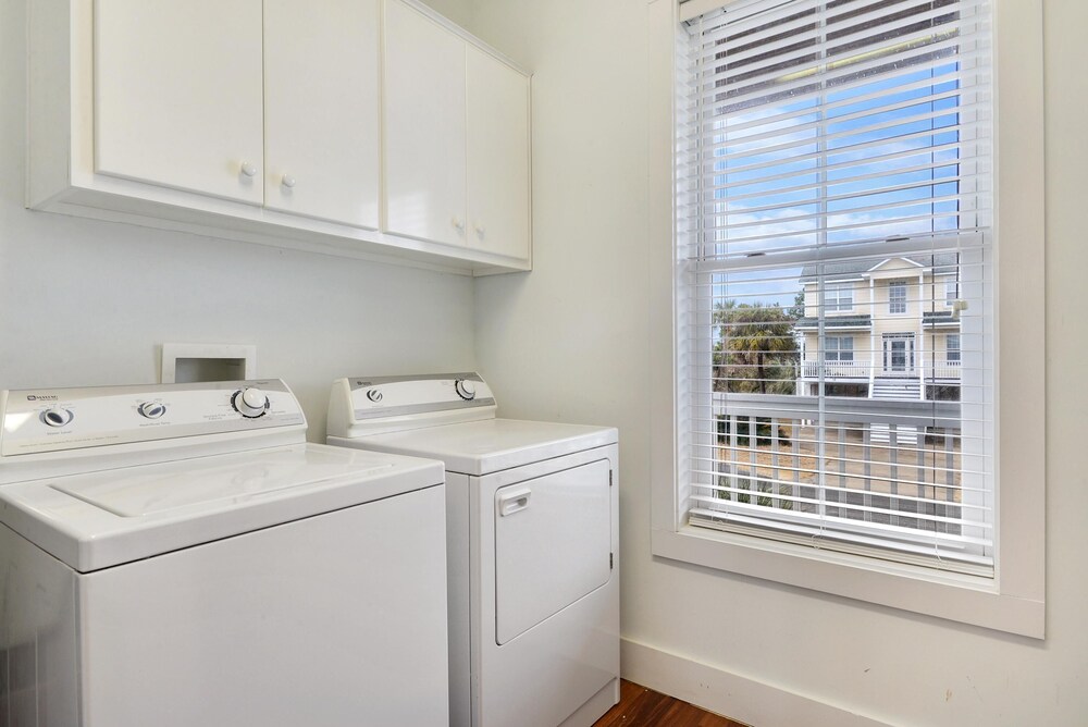 Updated and upgraded! TVs, ceiling fans all bedrooms, WiFi, Ipod dock, hammock!