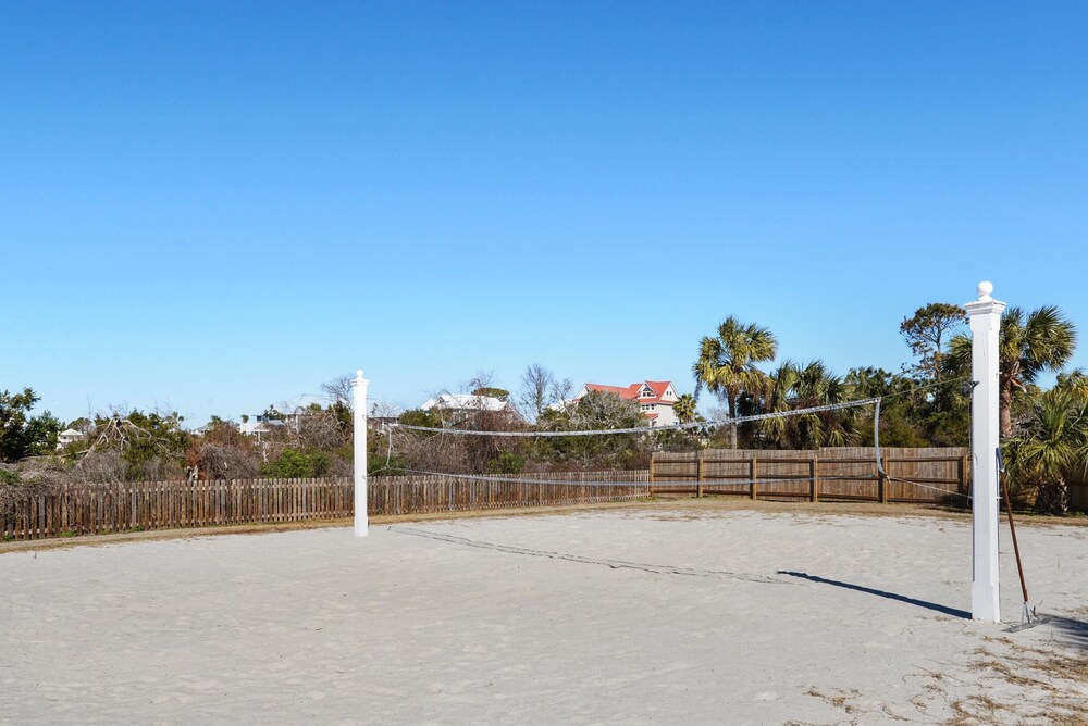 Updated and upgraded! TVs, ceiling fans all bedrooms, WiFi, Ipod dock, hammock!