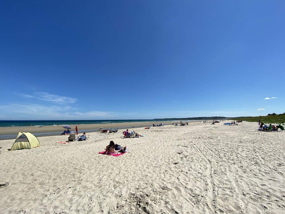 Ogunquit, Me  5 minute Walk to Footbridge Beach.