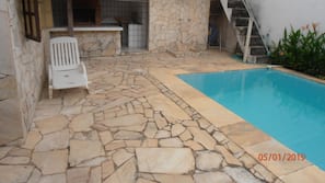 Una piscina cubierta