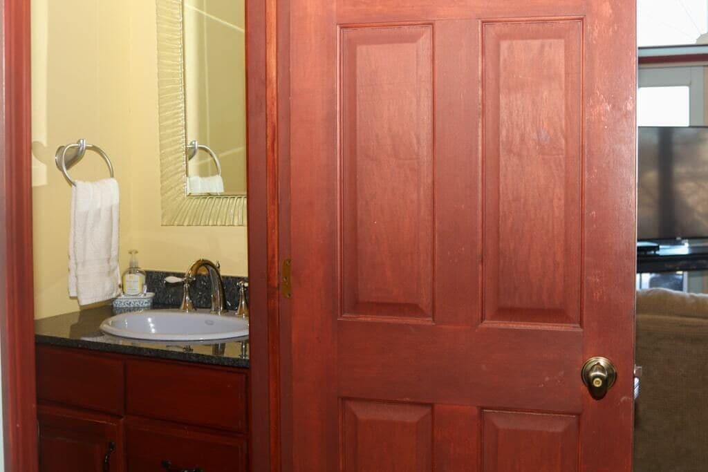 Beach 3 min Walk/hot Tub/steam Room/jacuzzi/game Room/pets/massage Chair/bikes in Michigan City, United States