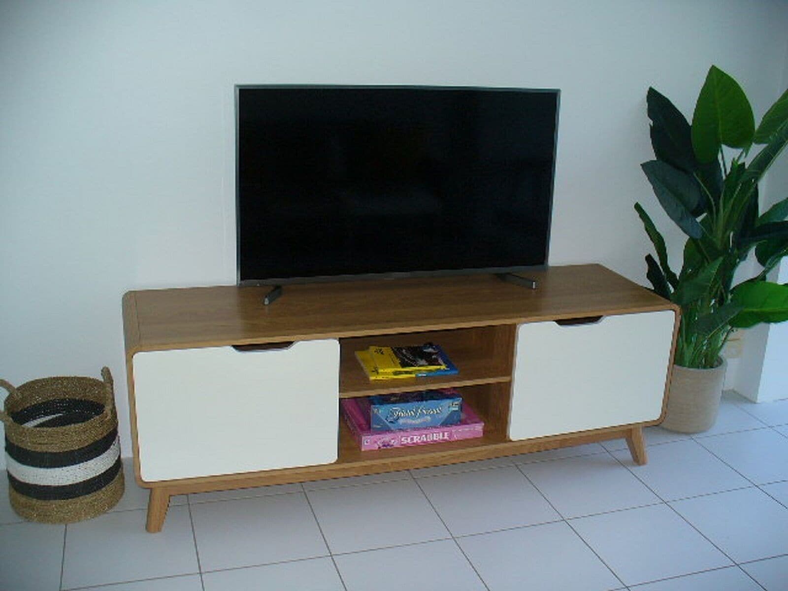 SAWTELL SUNRISE APARTMENT - beachfront, set in leafy street.