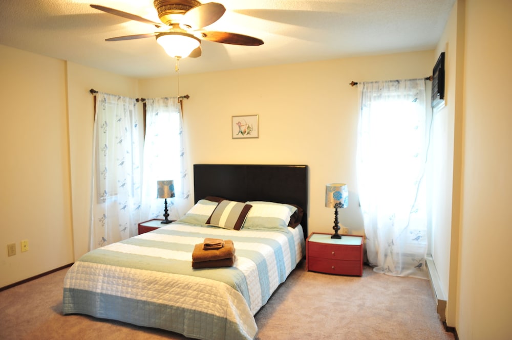 Large 6 Bedrooms 4 Bath Wet Bar Pool Table Lake In