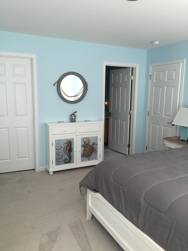 Bayside Berlin Md/Ocean City Md Private Dock with driveway For 4 Cars