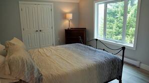 2 bedrooms, Internet, linens