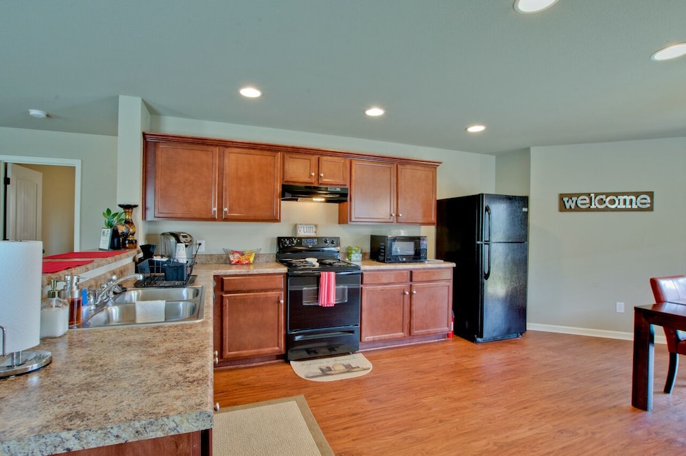 Mertle Home| 3bed 2bth, great for families in quiet neighborhood!