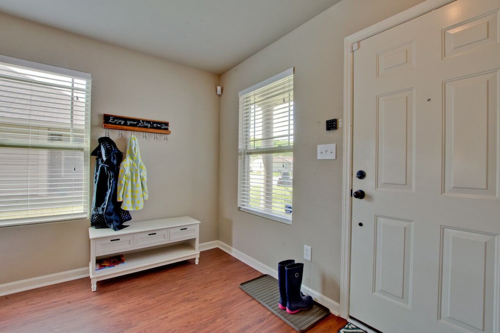 Mertle Home| 3bed 2bth, great for families in quiet neighborhood!