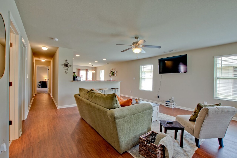 Mertle Home| 3bed 2bth, great for families in quiet neighborhood!