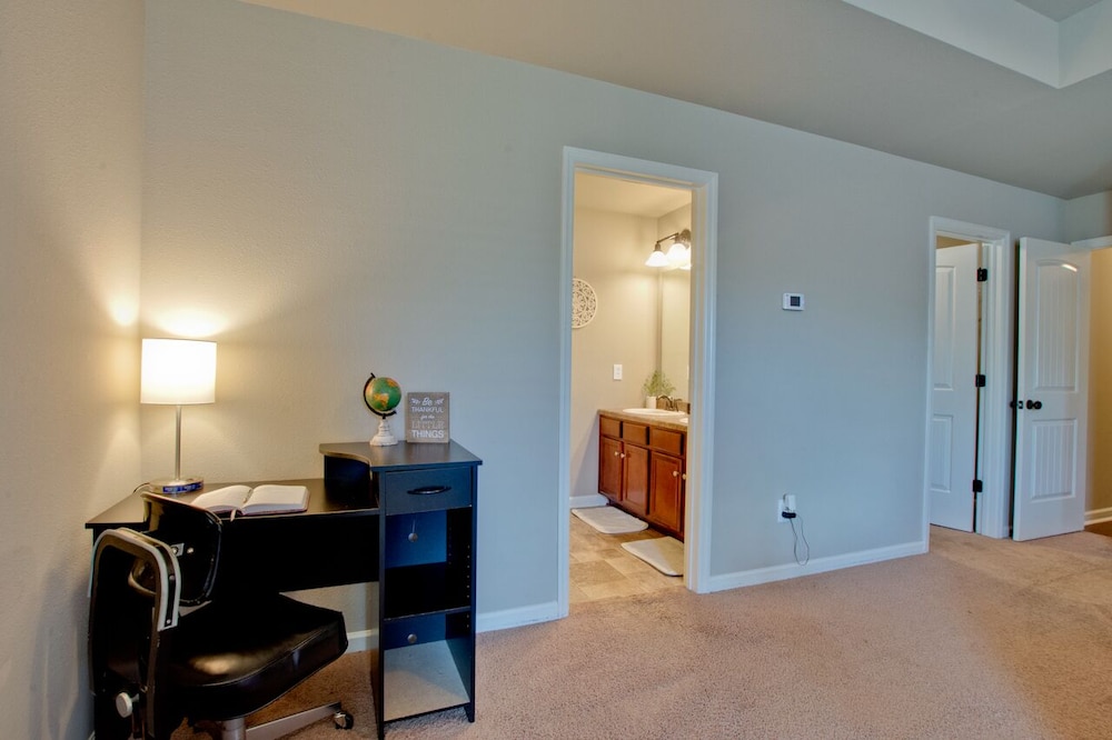 Mertle Home| 3bed 2bth, great for families in quiet neighborhood!