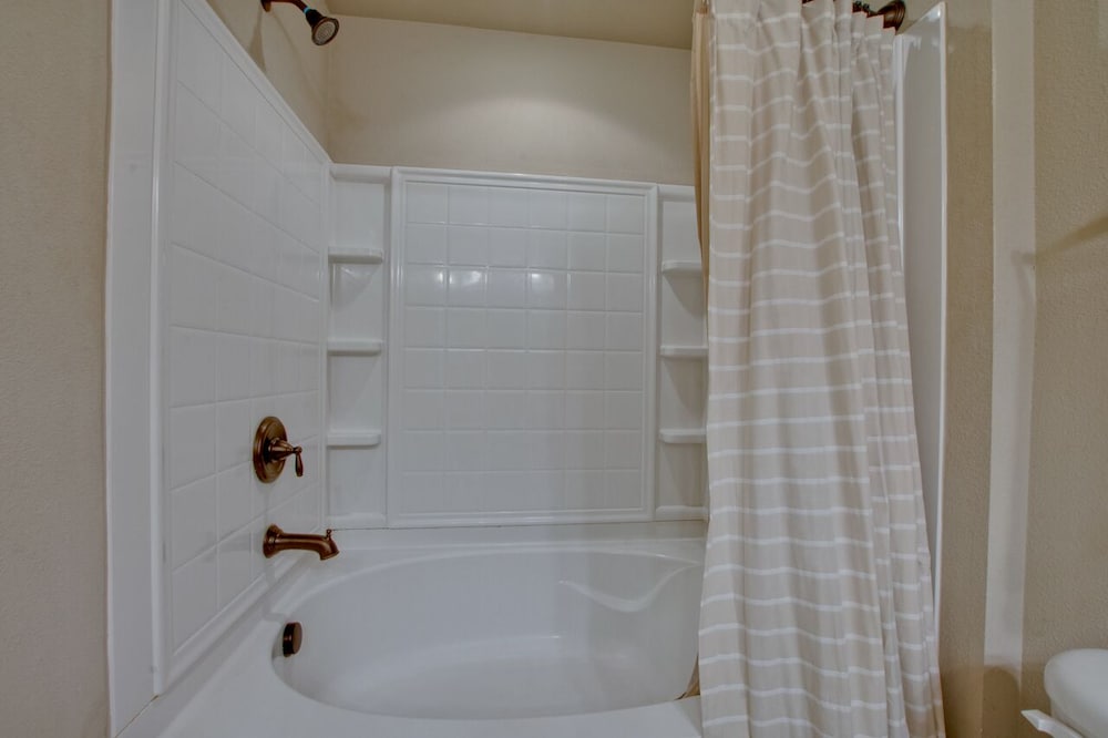 Mertle Home| 3bed 2bth, great for families in quiet neighborhood!