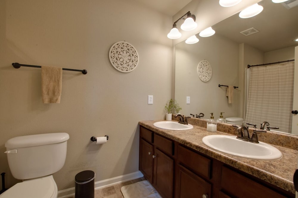 Mertle Home| 3bed 2bth, great for families in quiet neighborhood!