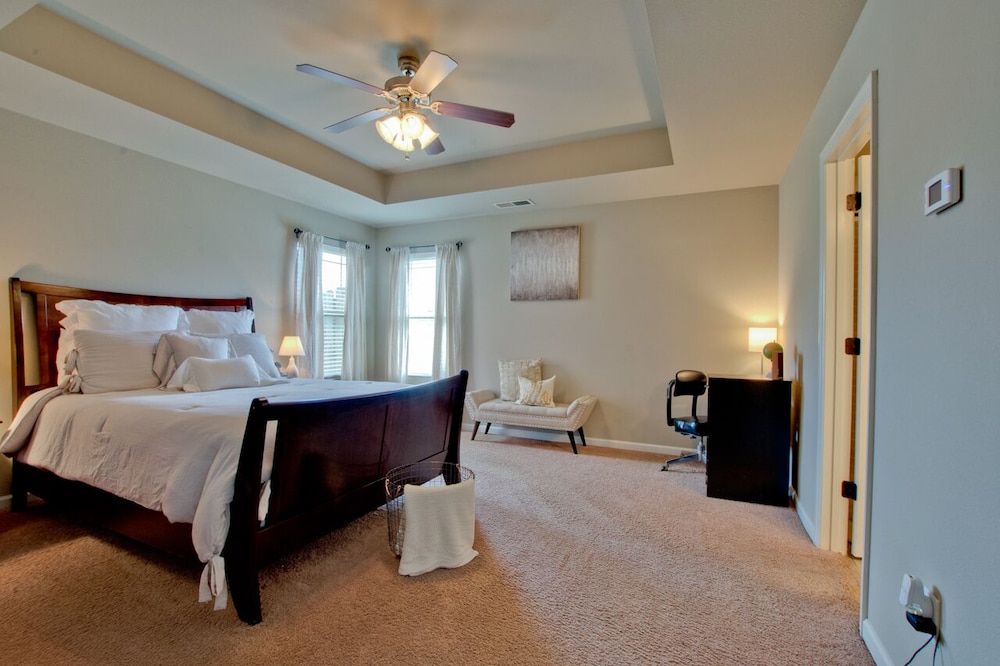 Mertle Home| 3bed 2bth, great for families in quiet neighborhood!