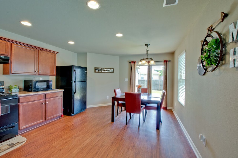 Mertle Home| 3bed 2bth, great for families in quiet neighborhood!