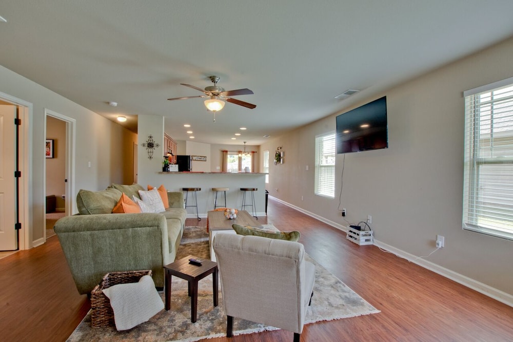 Mertle Home| 3bed 2bth, great for families in quiet neighborhood!