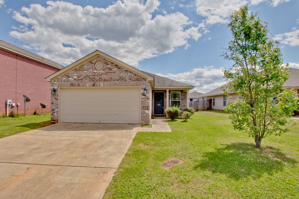 Mertle Home| 3bed 2bth, great for families in quiet neighborhood!