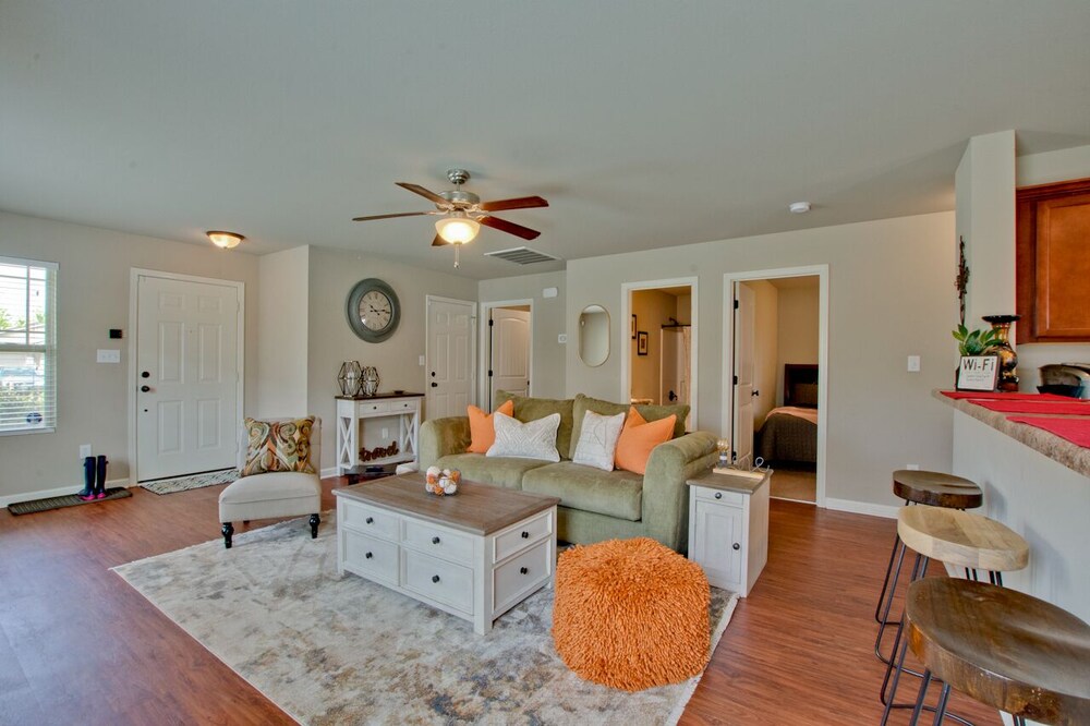 Mertle Home| 3bed 2bth, great for families in quiet neighborhood!