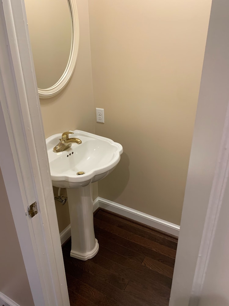 Ocean Side 3 Bedroom steps to beach and Dewey restaurants