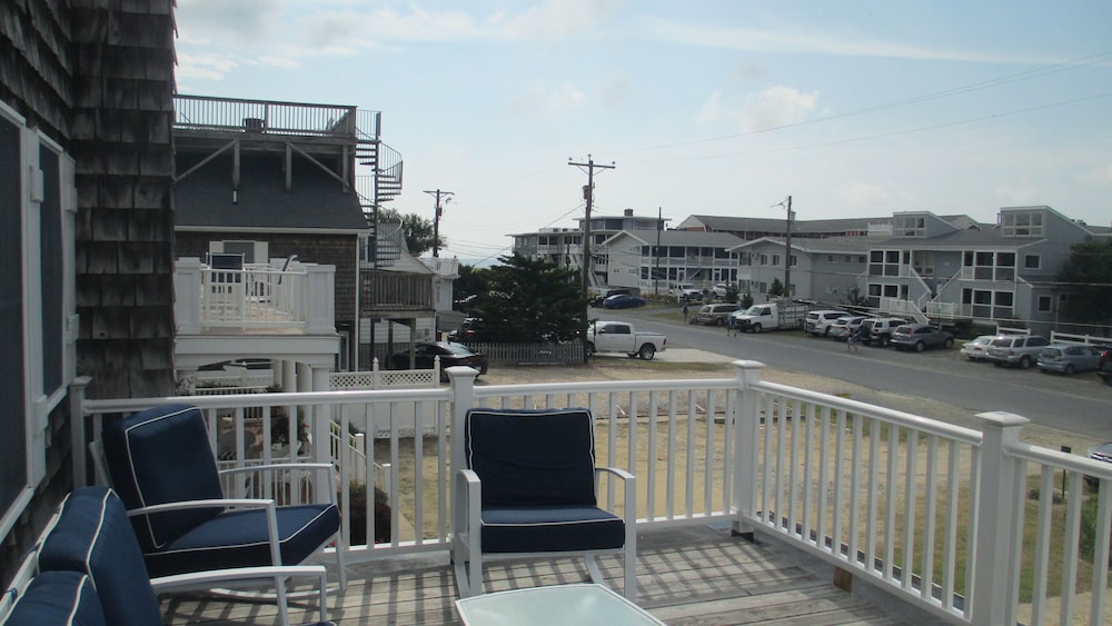 Ocean Side 3 Bedroom steps to beach and Dewey restaurants