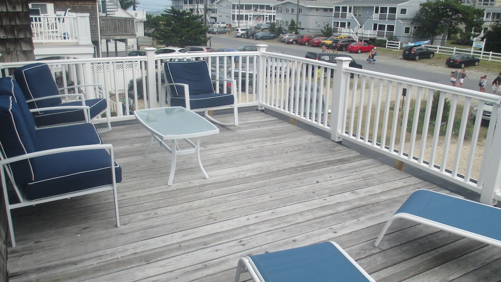 Ocean Side 3 Bedroom steps to beach and Dewey restaurants