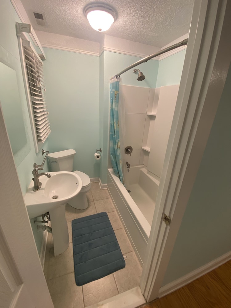 Ocean Side 3 Bedroom steps to beach and Dewey restaurants