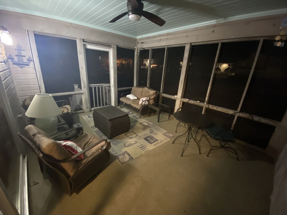 Ocean Side 3 Bedroom steps to beach and Dewey restaurants