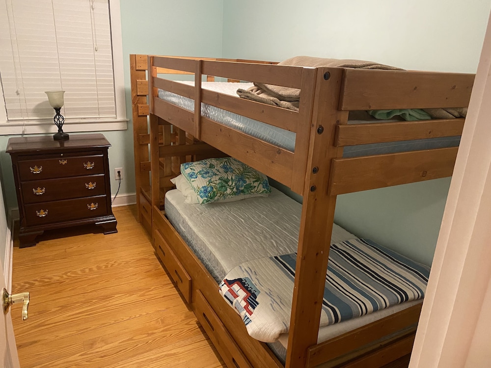 Ocean Side 3 Bedroom steps to beach and Dewey restaurants