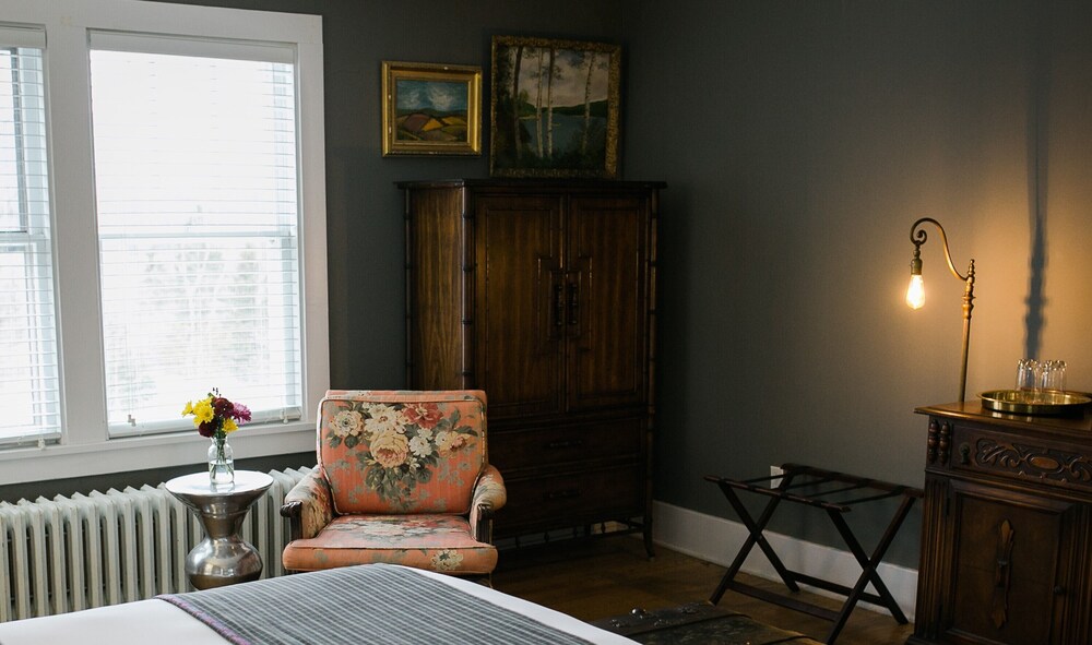 Bluestone Basecamp sleeps up to 28 with13.5 bedrooms, 9.5 bathrooms