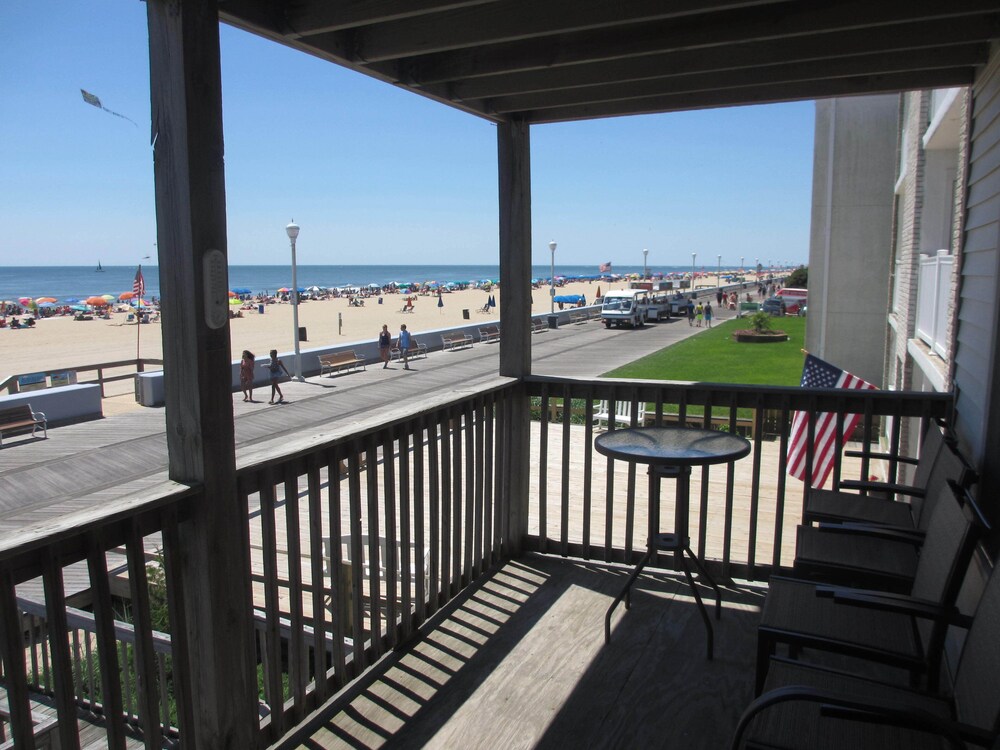 OC Md family condo, 19th & boardwalk- Location is everything!