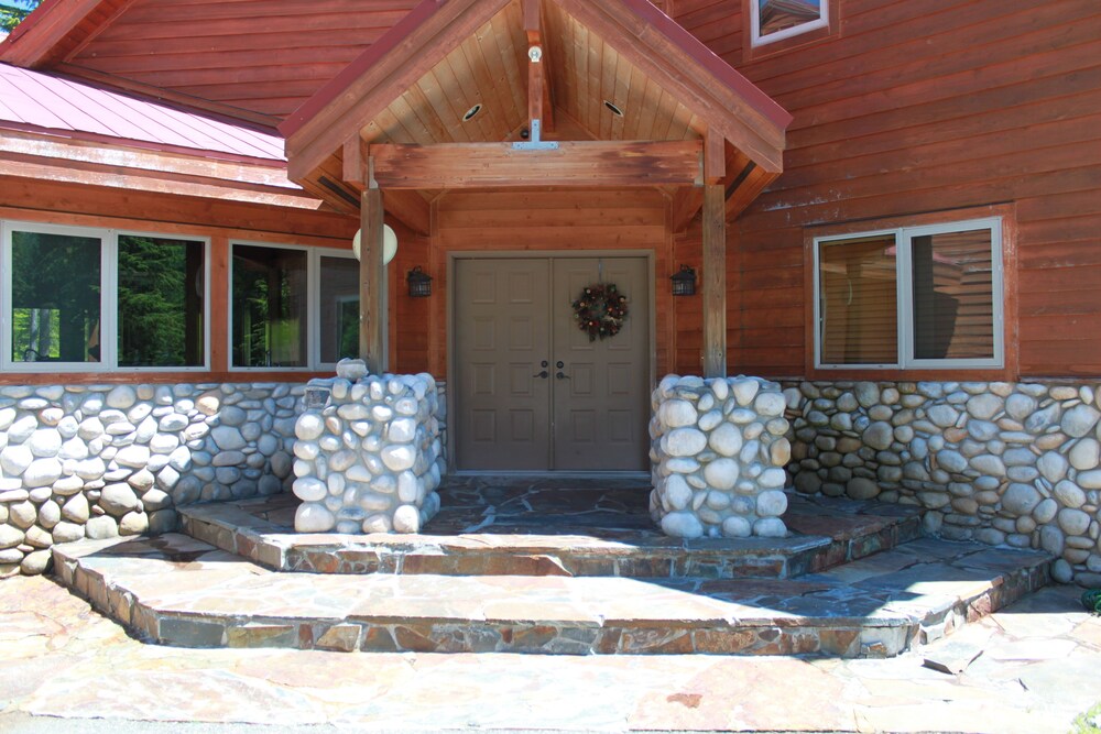 Snoqualmie Pass Lodge Near Lake Kachess And The Summit Easton Usa Best Price Guarantee Lastminute Com Au