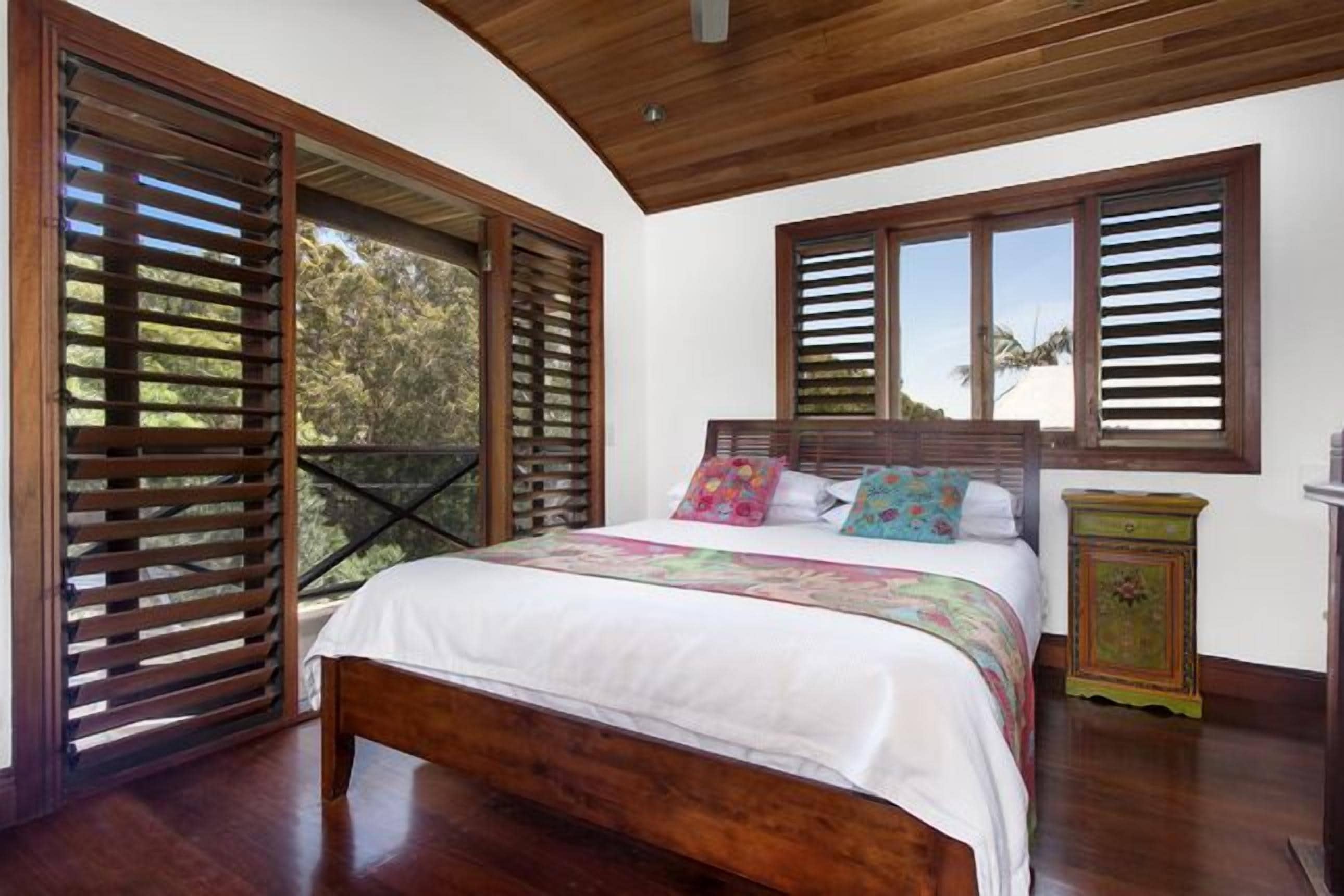 Off-Peak Specials! Ocean-view, 2 Dwellings, Unique Boutique Valla Beach!