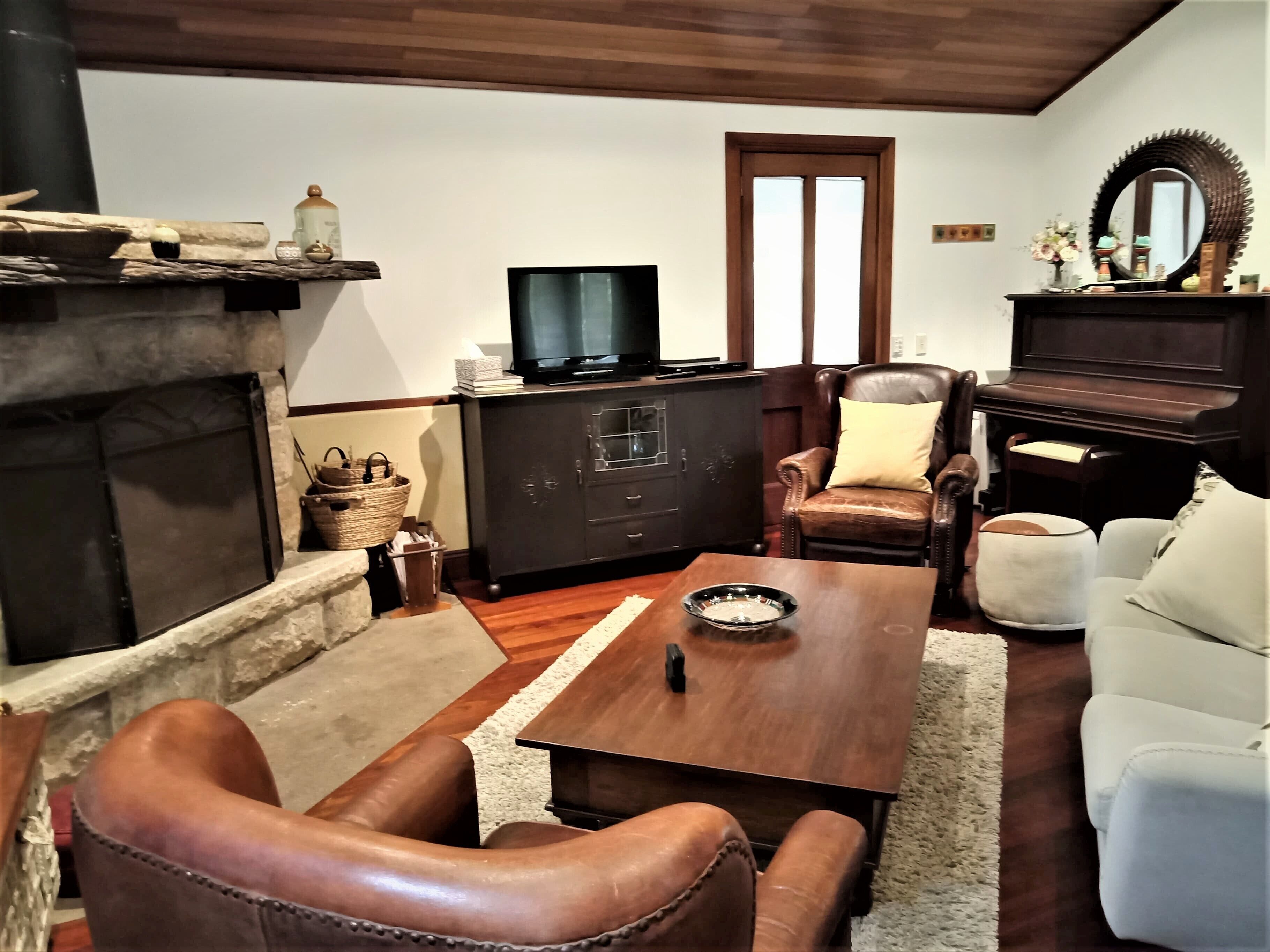 Off-Peak Specials! Ocean-view, 2 Dwellings, Unique Boutique Valla Beach!